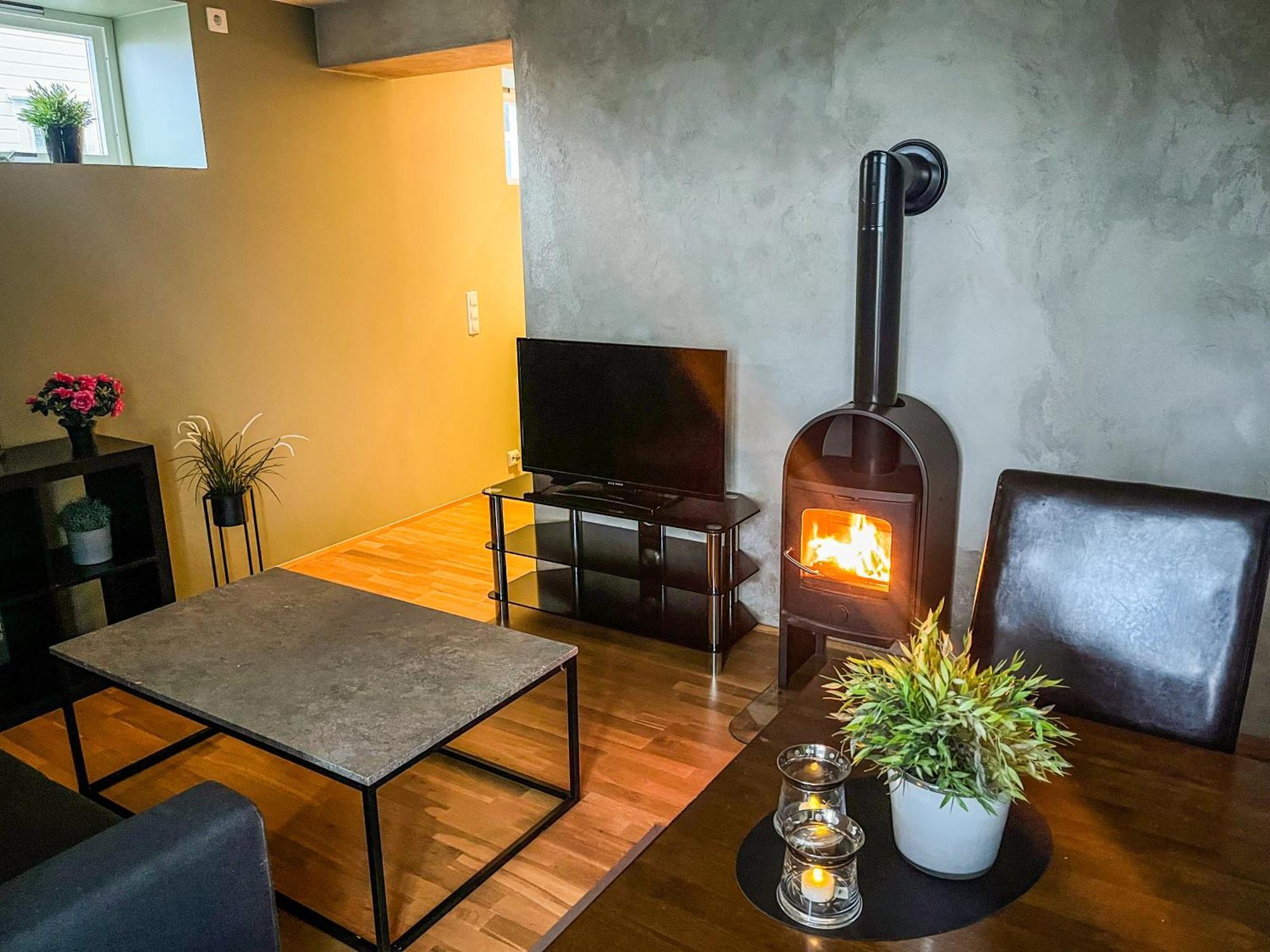 Two-Bedroom City Apartment With Fire Place, Free Parking And Fjordview Terrace - Calm And Central Alesund Ngoại thất bức ảnh