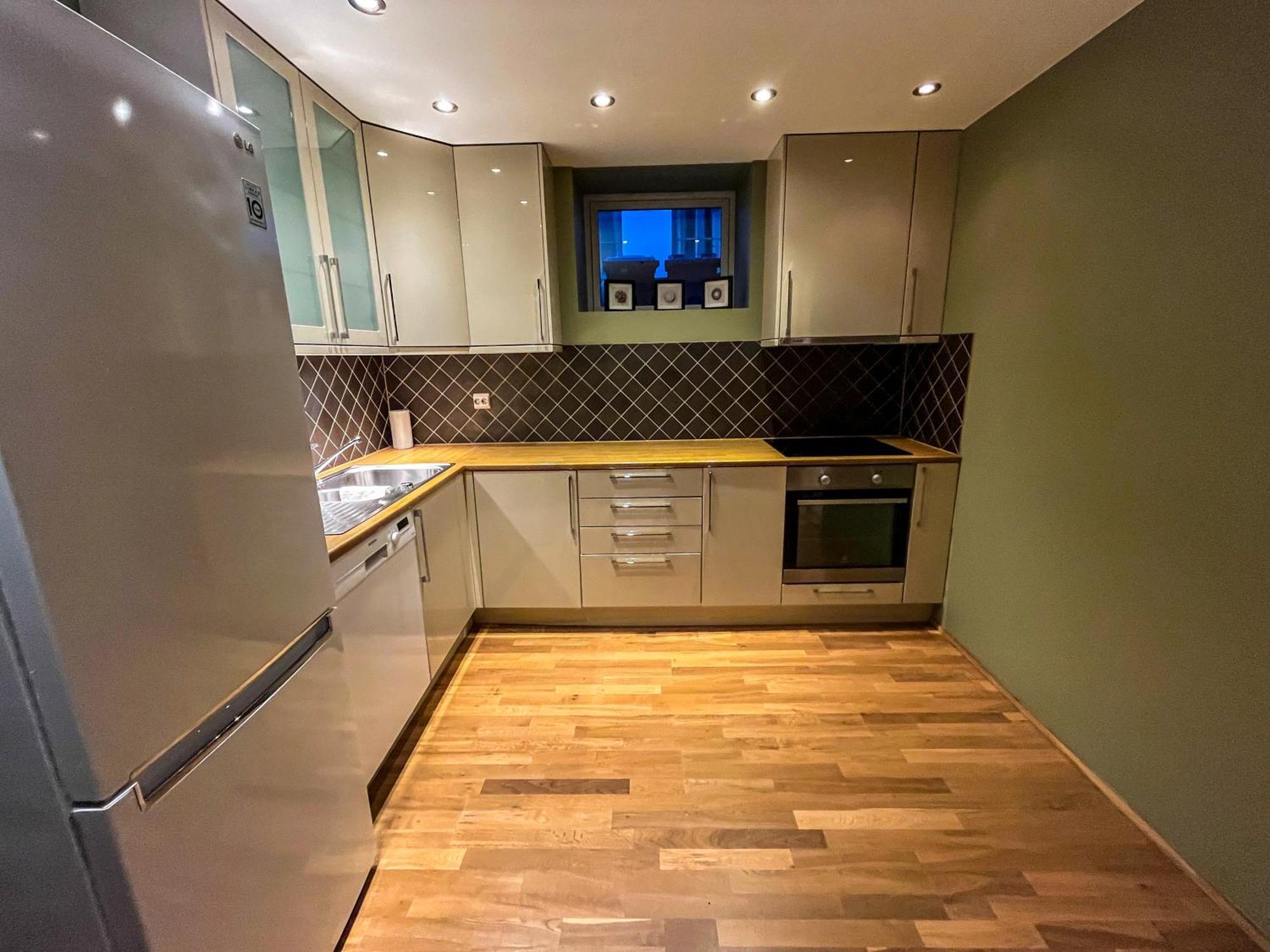 Two-Bedroom City Apartment With Fire Place, Free Parking And Fjordview Terrace - Calm And Central Alesund Ngoại thất bức ảnh