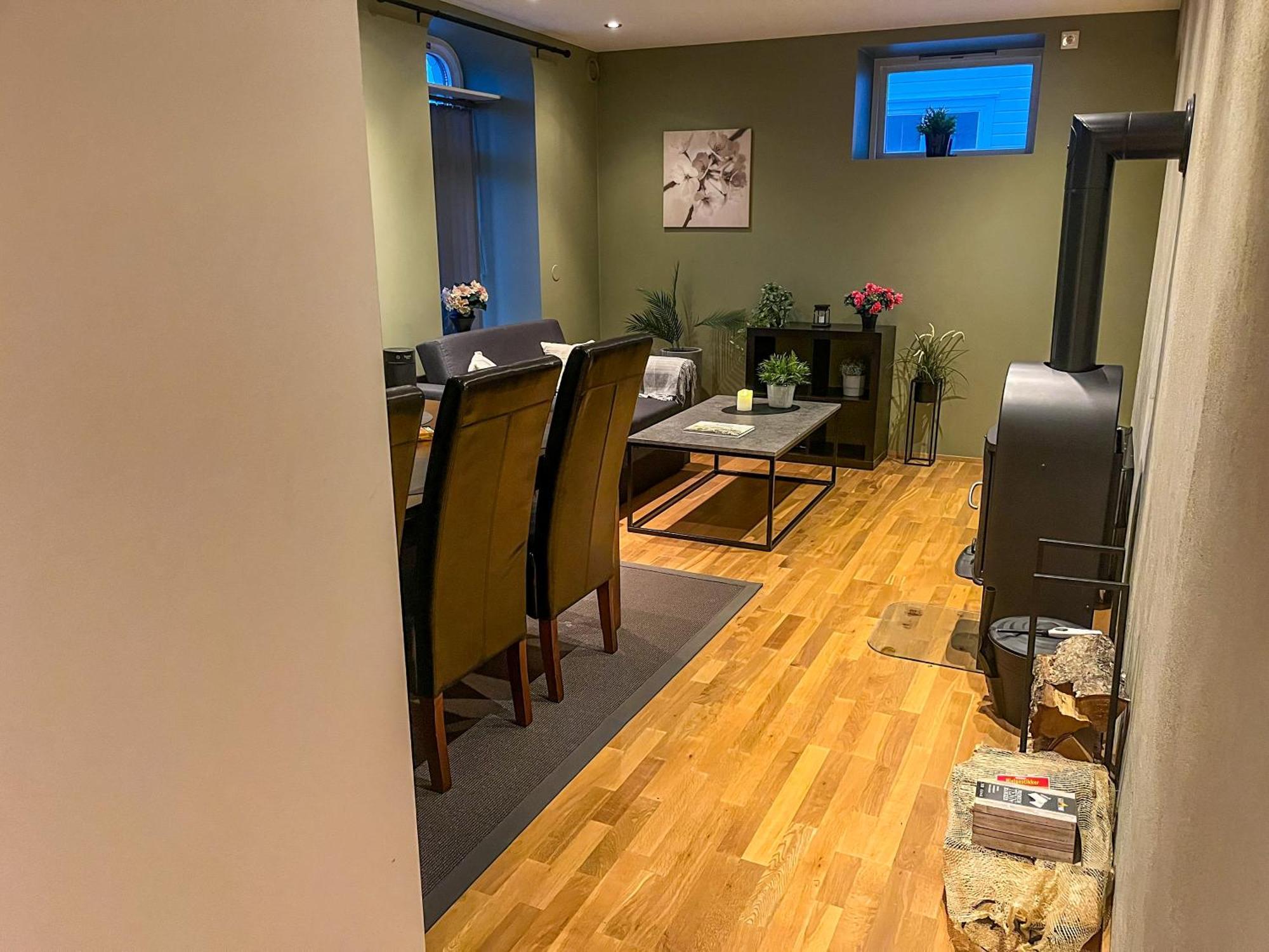 Two-Bedroom City Apartment With Fire Place, Free Parking And Fjordview Terrace - Calm And Central Alesund Ngoại thất bức ảnh